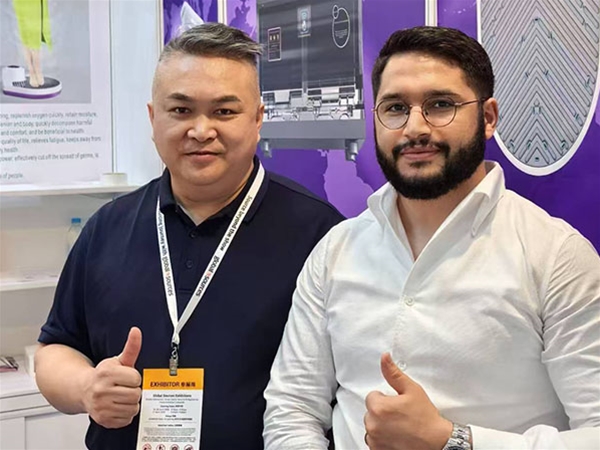 Overseas Exhibition Customer Photo